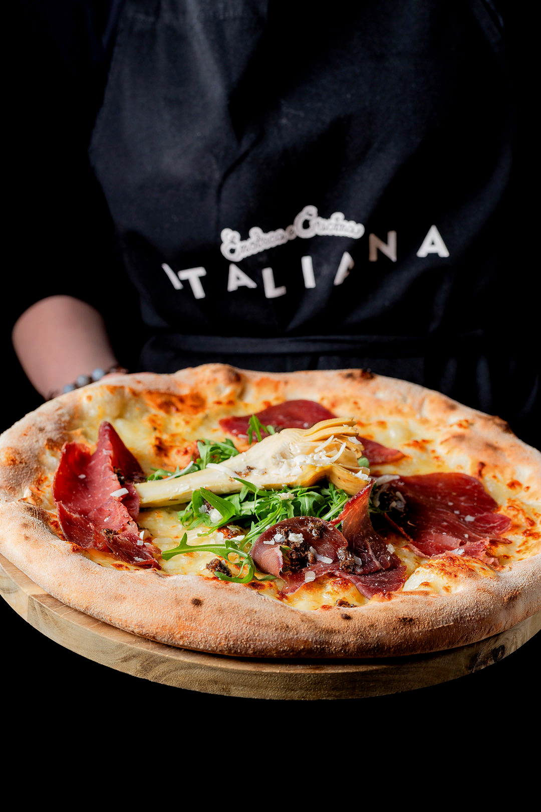 Nybakad italiensk pizza på Italiana